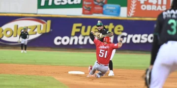 Estrellas cortan invicto de Escogido en SPM