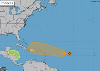 Centro Nacional de Huracanes monitorea sistema tropical en el Atlántico con potencial de desarrollo