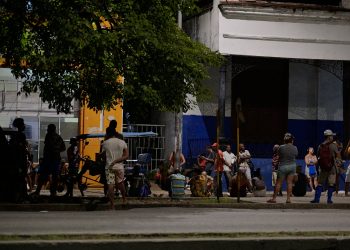 En medio de apagones Cuba se prepara para la llegada inminente del huracán Oscar