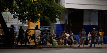 En medio de apagones Cuba se prepara para la llegada inminente del huracán Oscar