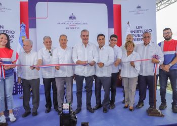 Presidente Abinader entrega 227 apartamentos en Sabana Perdida