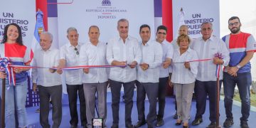 Presidente Abinader entrega 227 apartamentos en Sabana Perdida