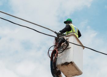ADN desarrolla amplio operativo de instalación de luminarias en distintos sectores