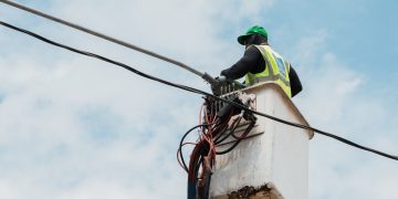 ADN desarrolla amplio operativo de instalación de luminarias en distintos sectores