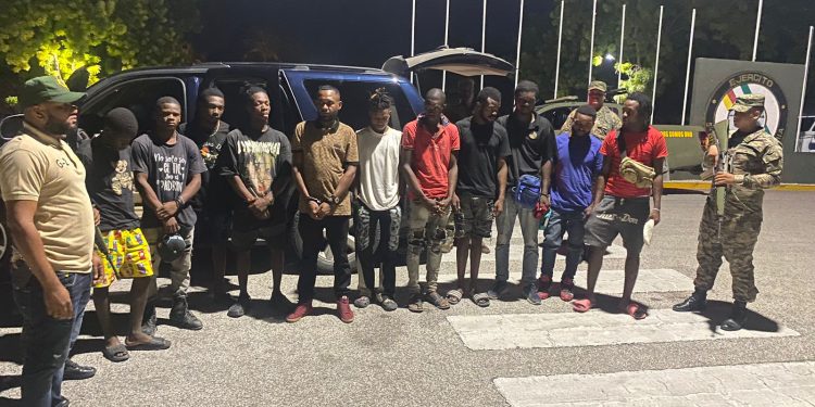 Ejército detiene a dominicano transportaba haitianos indocumentados