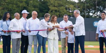 Puerto Plata: Entregan remozado Estadio José Briceño luego de décadas de abandono