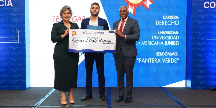 Pro-Competencia cierra Semana de la Competencia con premiación concurso "Escribiendo por la Competencia"