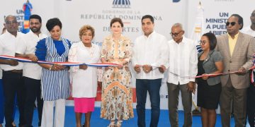 Vicepresidenta y ministro de Deportes entregan centro deportivo en Boca Chica