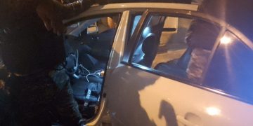 PN apresa a tres hombres y una mujer en Santiago; les ocupan pistola ilegal y pertrechos militares