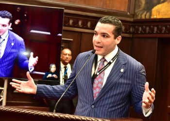 Diputado cuestiona ausencia de la Asociación de Comerciantes Chinos en debate sobre reforma fiscal