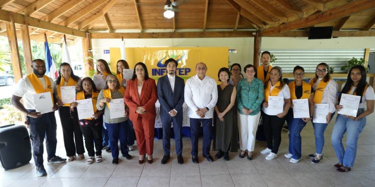 JICA e INFOTEP introducen novedosa capacitación para elaborar perfumes