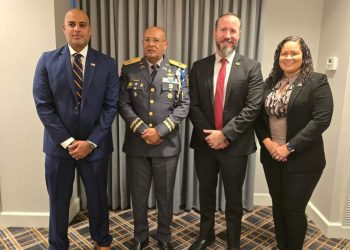 Mayor general Guzmán Peralta sostiene reunión bilateral con representante de Homeland Security en la IACP 2024