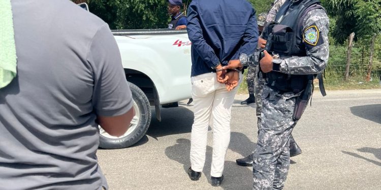 Detienen abogado del MP con cargamento de cigarrillos de contrabando