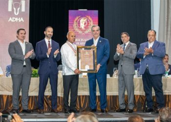 ADHA celebra la XXXIII Entrega de la Medalla de Honor al Mérito, con la participación del presidente Luis Abinader