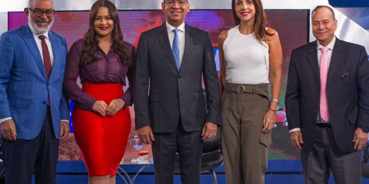 Deligne Ascensión : Capacidad de trabajo y honestidad del liderazgo de Abinader mantendrá a RD avanzando