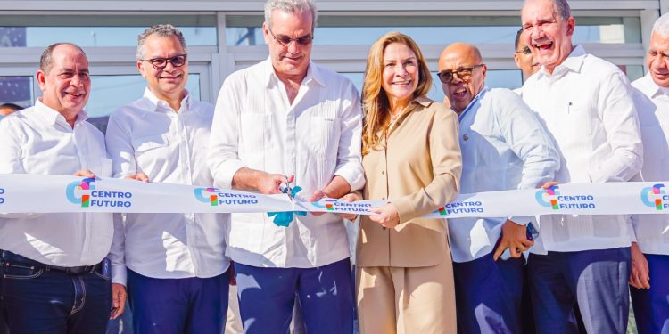 Presidente Abinader y alcaldesa Carolina Mejía inauguran Centro Futuro para ofrecer capacitación técnica gratuita en Cristo Rey