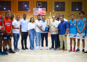 Víctor Pichardo deja inaugurado XXII Torneo de Baloncesto Superior Yamasá 2024