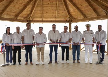 Presidente Abinader inaugura muelle turístico y pesquero en Miches
