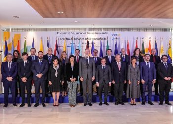 Carolina Mejía es reconocida en Madrid por su exitoso modelo de alianza público-privada comunitaria