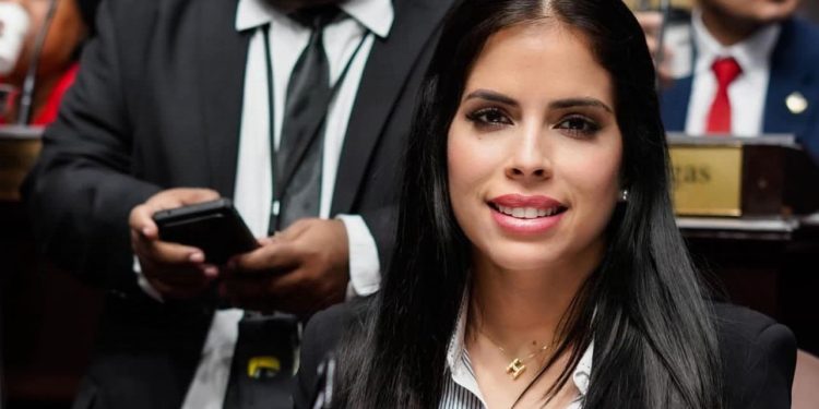 Heidy Musa desmiente rumores de impacto de proyectil a su vehículo