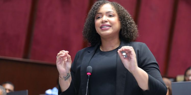 Juliana O’Neal "es necesaria la reforma por todos los préstamos tomados; aquí hay un déficit fiscal"