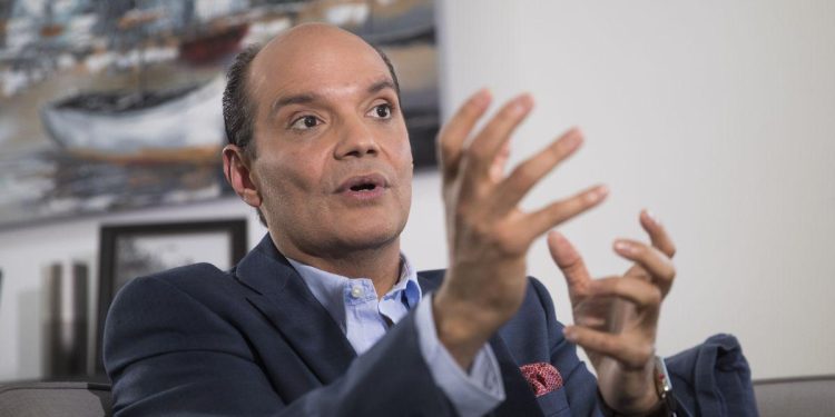 Ramfis propone refinanciar deuda pública para evitar reforma fiscal