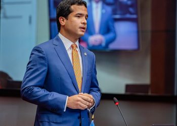 Omar Fernández cuestiona vivienda sea vista como un lujo en reforma fiscal