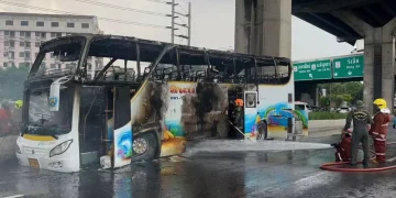 Tailandia trata de identificar a los 23 fallecidos por el incendio en un autobús escolar