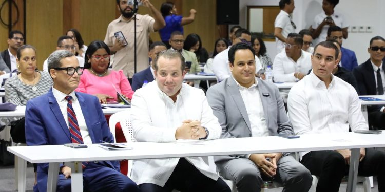 PRM capacita dirigentes en curso de derecho diplomático y consular