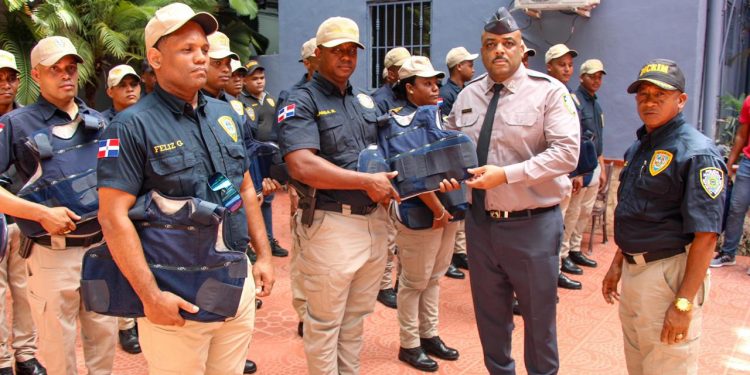 DICRIM recibe donación de más de 50 chalecos antibalas para sus miembros