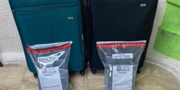 Detienen dos extranjeras con más de cinco kilogramos de presunta cocaína