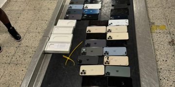 Bodyscan de la DGA instalados en AILA detectan pasajero con contrabando de 74 celulares