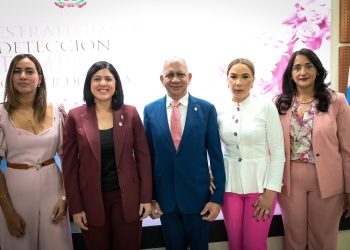 Presidente del Senado encabeza charla sobre prevención de cáncer de mama a colaboradores