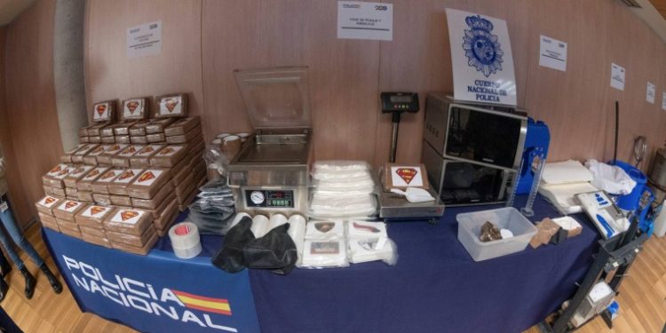 Incautan en Madrid 200 kilos de cocaína de vuelos provenientes de Colombia y RD