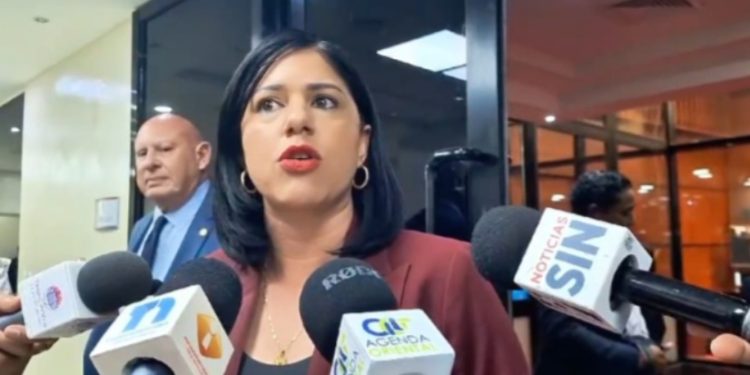 Senadora María M. Ortiz llama a la unidad en defensa del país y respalda medidas migratorias del gobierno