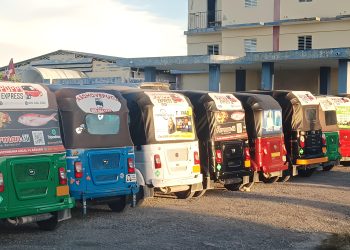 INTRANT multa 14 taxistas “Poppi Express” que operaban sin licencia en La Altagracia