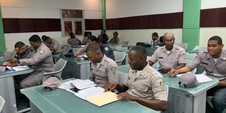 Policías continúan formación en todo el territorio nacional