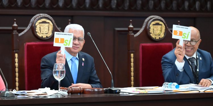 Aprueban unificación elecciones y transitorias que prohíben reelección presidencial