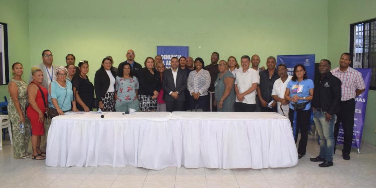 Ministerio Público promueve “Una sociedad más cerca a la Fiscalía” con líderes sectoriales en Villa Duarte