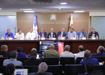 La JCE presenta a las organizaciones políticas el estatus del proyecto para la renovación de la cédula de identidad y electoral