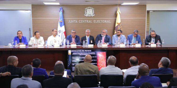 La JCE presenta a las organizaciones políticas el estatus del proyecto para la renovación de la cédula de identidad y electoral