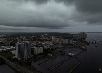 El huracán Milton se acerca a Florida y se acaba el tiempo para evacuar las zonas más comprometidas