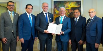 Presidente del Senado recibe el proyecto de ley Reforma Laboral