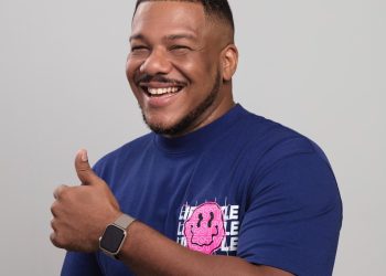 Joan Dajer se destaca con su poderosa y original "Mecánica Masculina”