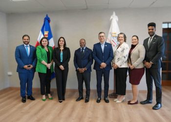 Ministra de Interior y Policía recibe al subsecretario adjunto de INL