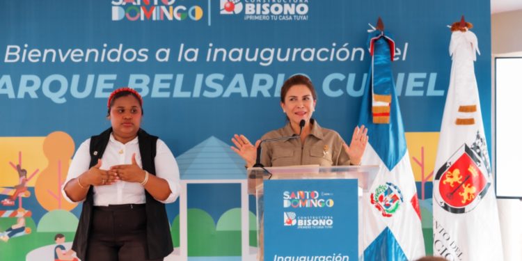 Alcaldía del DN inaugura el reconstruido parque Belisario Curiel; Constructora Bisonó dona juegos del área infantil