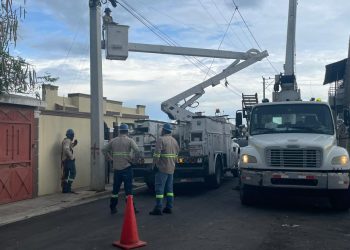 Edesur rehabilita redes y formaliza clientes en Baní