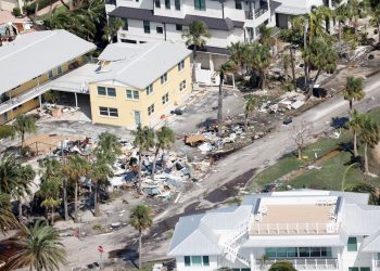 El huracán Milton deja una senda de muerte y destrucción a su paso por Florida
