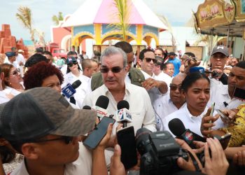 Presidente Abinader afirma escucha todos los sectores para consensuar reforma fiscal