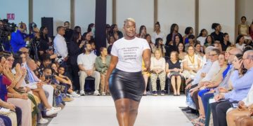 Modelos tallas grandes imponen sus curvas con emotivo mensaje en RDFW 2024
